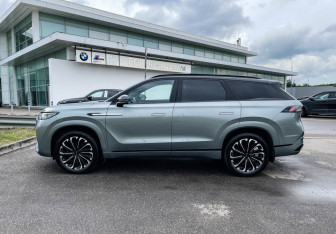 Подержанный автомобиль Jaecoo J8 2024 года (8 фото)