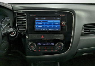 Подержанный автомобиль Mitsubishi Outlander 2016 года (24 фото)