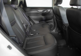 Подержанный автомобиль Nissan X-Trail 2017 года (10 фото)