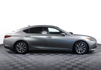 Подержанный автомобиль Lexus ES 2020 года (4 фото)