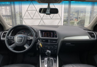 Подержанный автомобиль Audi Q5 2010 года (12 фото)