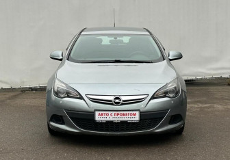 Подержанный автомобиль Opel Astra Hatchback 2012 года (2 фото)