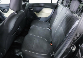 Подержанный автомобиль Renault Logan Sedan 2015 года (9 фото)