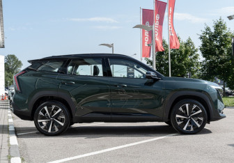 Новый Geely Atlas 2025 (4 фото)