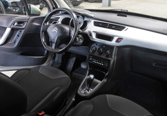Подержанный автомобиль Citroen C3 Hatchback 2011 года (11 фото)