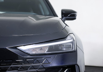 Подержанный автомобиль Changan UNI-V 2023 года (27 фото)