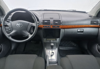 Подержанный автомобиль Toyota Avensis Sedan 2008 года (12 фото)