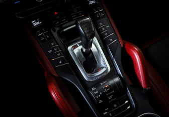 Подержанный автомобиль Porsche Cayenne 2015 года (18 фото)