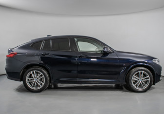 Подержанный автомобиль BMW X4 2018 года (4 фото)