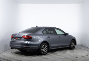 Подержанный автомобиль Volkswagen Jetta Sedan 2016 года (5 фото)