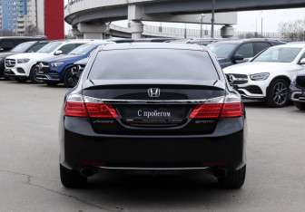 Подержанный автомобиль Honda Accord Sedan 2013 года (6 фото)