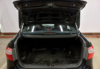 Подержанный автомобиль Kia Rio Sedan 2011 года (10 фото)