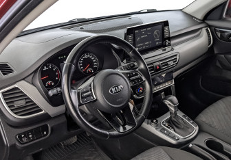 Подержанный автомобиль Kia Seltos 2021 года (15 фото)