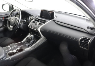 Подержанный автомобиль Lexus NX 2019 года (10 фото)