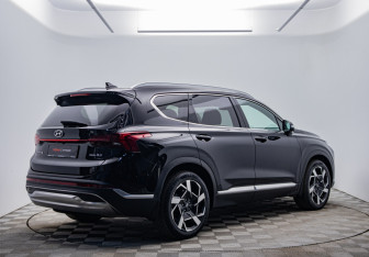 Подержанный автомобиль Hyundai Santa Fe 2022 года (5 фото)