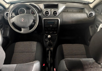 Подержанный автомобиль Renault Duster 2012 года (11 фото)