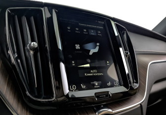 Подержанный автомобиль Volvo XC60 2020 года (30 фото)