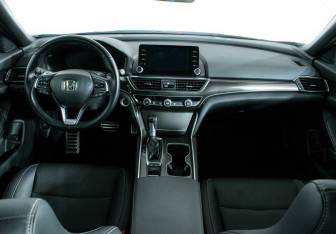 Подержанный автомобиль Honda Accord Sedan 2022 года (8 фото)