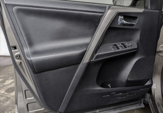 Подержанный автомобиль Toyota RAV4 2014 года (19 фото)