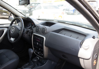 Подержанный автомобиль Renault Duster 2014 года (7 фото)