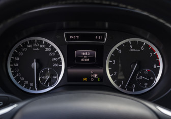 Подержанный автомобиль Infiniti Q30 2017 года (12 фото)