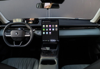 Подержанный автомобиль Changan Lamore 2024 года (10 фото)