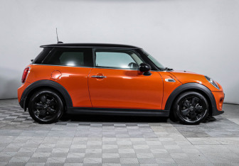 Подержанный автомобиль MINI Hatch 2018 года (4 фото)