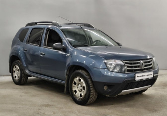 Подержанный автомобиль Renault Duster 2014 года (3 фото)