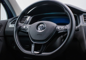 Подержанный автомобиль Volkswagen Tiguan 2019 года (14 фото)