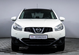 Подержанный автомобиль Nissan Qashqai+2 2010 года (3 фото)