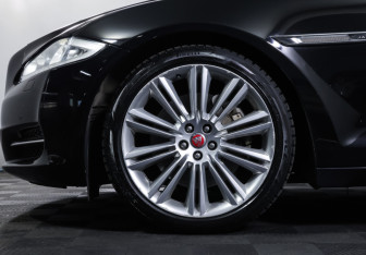 Подержанный автомобиль Jaguar XJ 2013 года (37 фото)