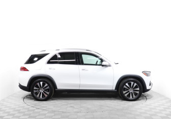 Подержанный автомобиль Mercedes-Benz GLE 2024 года (4 фото)