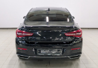 Подержанный автомобиль Hongqi H5 2022 года (26 фото)