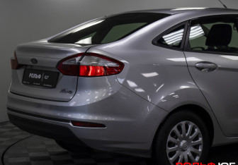 Подержанный автомобиль Ford Fiesta Sedan 2015 года (20 фото)