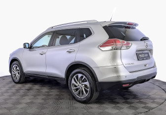 Подержанный автомобиль Nissan X-Trail 2016 года (7 фото)