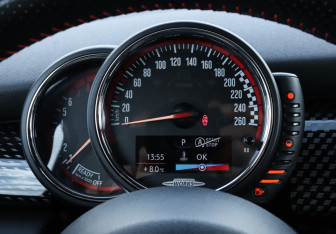 Подержанный автомобиль MINI Hatch 2017 года (11 фото)