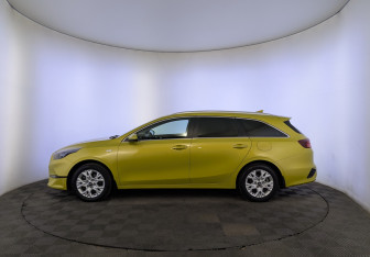 Подержанный автомобиль Kia Ceed Wagon 2021 года (8 фото)