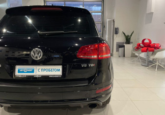Подержанный автомобиль Volkswagen Touareg 2014 года (8 фото)