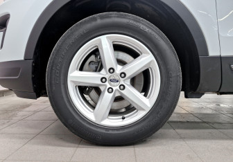 Подержанный автомобиль Ford Explorer 2019 года (18 фото)