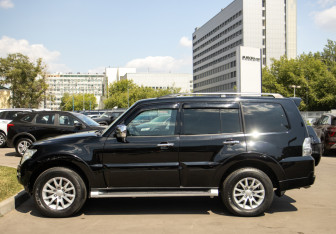 Подержанный автомобиль Mitsubishi Pajero 2017 года (6 фото)