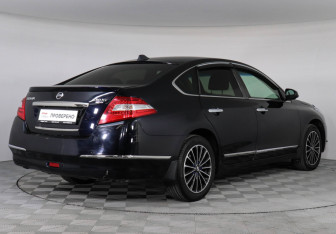 Подержанный автомобиль Nissan Teana 2010 года (5 фото)
