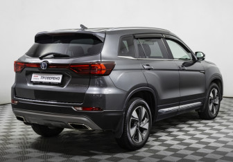 Подержанный автомобиль Changan CS75 2022 года (5 фото)