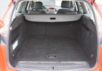 Подержанный автомобиль Opel Astra Wagon 2013 года (9 фото)