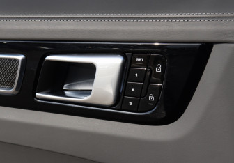 Подержанный автомобиль Porsche Cayenne 2019 года (20 фото)