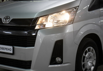 Подержанный автомобиль Toyota HiAce 2021 года (26 фото)
