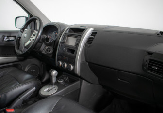 Подержанный автомобиль Nissan X-Trail 2013 года (9 фото)