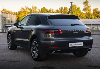 Подержанный автомобиль Porsche Macan 2016 года (7 фото)