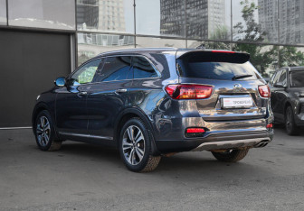 Подержанный автомобиль Kia Sorento 2018 года (6 фото)