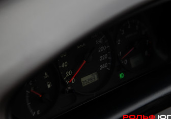 Подержанный автомобиль Mazda 626 Sedan 2001 года (9 фото)