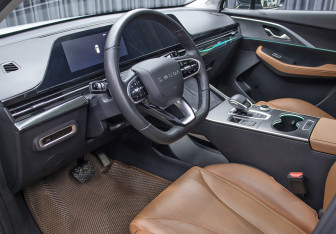 Подержанный автомобиль Omoda C5 2024 года (15 фото)